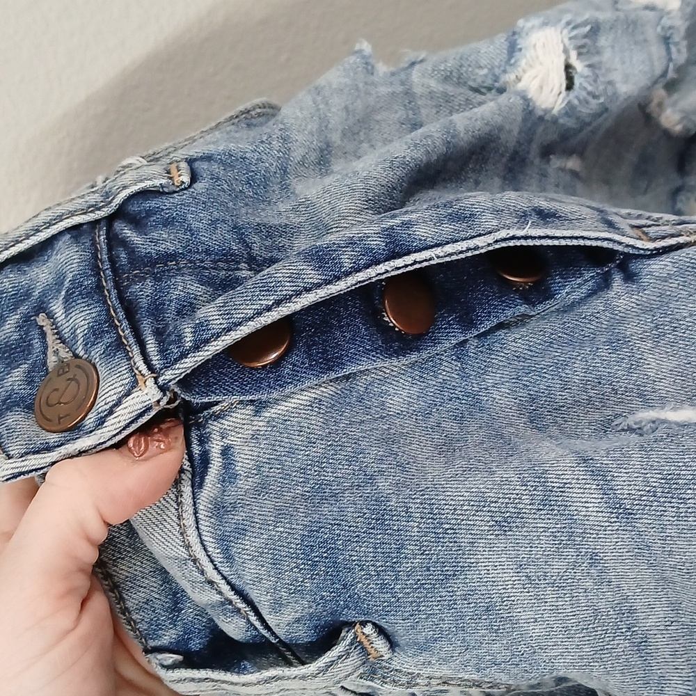 Treasure & Bond foster boyfriend High Rise distressed denim shorts Size 24 - Picture 6 of 7